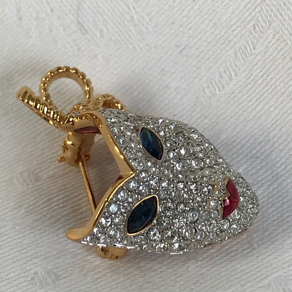 Vintage Crystal Mask Brooch - Picture 3 of 11